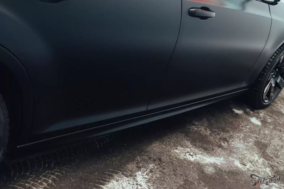 Обновленный Chrysler 300C! Кузовной ремонт и полный окрас кузова, оклейка матовым полиуретаном, комплексная шумоизоляция и сабвуферное звено, плановое ТО